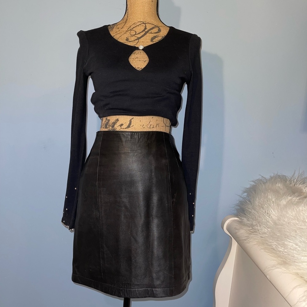 Genuine Leather skirt, black size 7/8. Excellent condition. Super soft